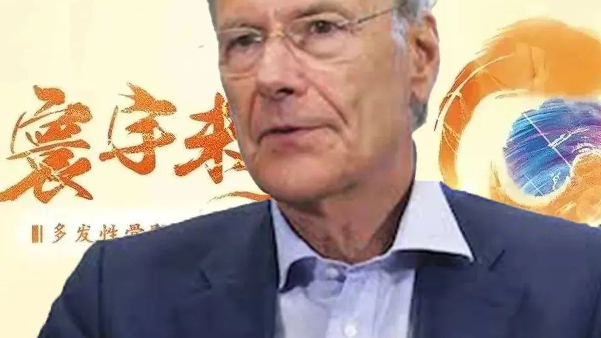 医生正在向患者解释伊沙佐米不同版本的差异